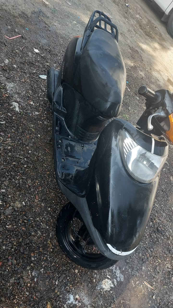 سلام عليكم دراجه سبيسي ياباني للبيع كلشي شغال بيه  نضافه خرسه الدراجه العنوان بغداد الغزاليه سعر ٤٠٠ بيه مجال بسيط ***********
