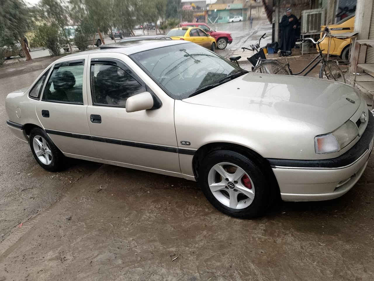 اوبل فكتره للبيع حجم 18 ستيرن بور كير ومحرك شرط مابيها طخه خلاص كهربايات شغاله كلها موديل 1992 كاربون بيها السعر 52/***********
