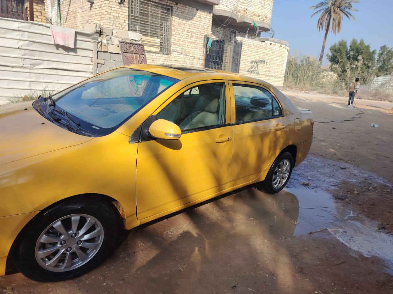 سلام عليكم بي ويدي 2013 G3 كير ومكينه هونداي مكفولات السياره حلوه ونضيفه بس عوزها ترتيبات بيها بس باب السايق عليها هيه وغرمات كلهن ينزلن من السعر مكاني كربلاء طويريج السعر 40 وبيها مجال ***********
