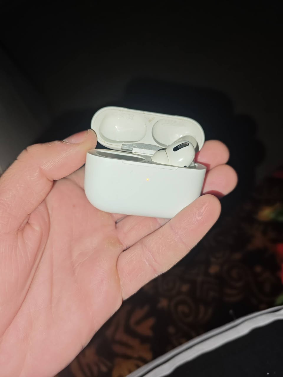 للبيع قطع غيار أصلية لسماعة أبل ايربودز برو الجيل الأول (موديل 2019):
✅ الفردة اليمين (Right Side): نظيفة جداً، صوتها نقي، والبطارية ممتازة وتكفي لساعات.
✅ علبة الشحن (Charging Case): أصلية، تدعم الشحن السلكي واللاسلكي، وبحالة فنية ممتازة.
المواصفات:
الموديل: AirPods Pro 1st Gen (2019).
الحالة: مستعملة بنظافة عالية، شغالة تماماً وبدون أي مشاكل تقنية.
سبب البيع: فقدان الفردة اليسار (اليسرى).
السعر: [ 120,000 دينار] (قابل للتفاوض البسيط للجادين).
العنوان:اربيل
للتواصل: [*********** أو المراسلة خاص]
