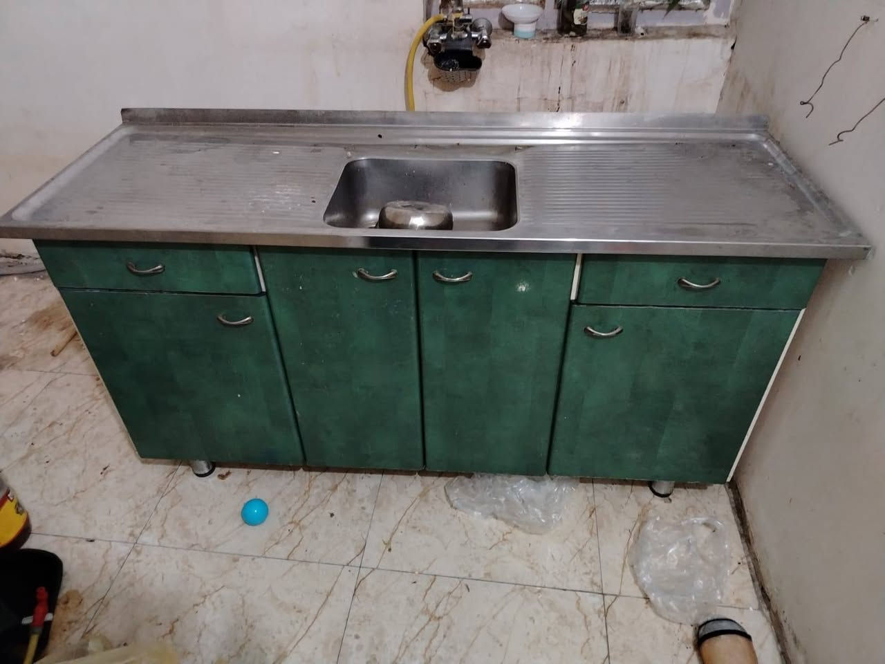 غساله حيل نظيفه ٧٥
طباخ خمس عيون شغال ونظيف حتى فرن شغال ١٠٠ 
كاونتر خشب pfd حيل ثكيل وقوي وعملي جبير ٢٥٠
مكاني البلديات شارع معامل الكاشي اي شخص يريد شي منهن يكتبلي ع خاص ***********
