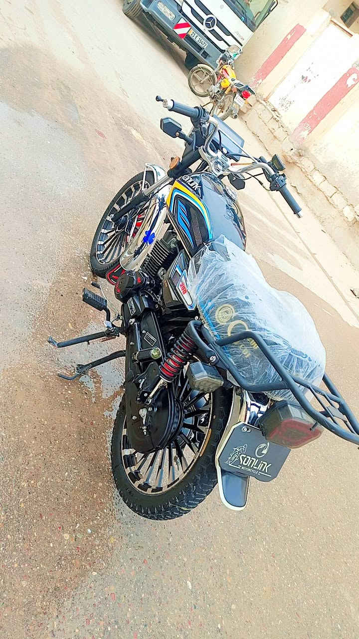 السلام عليكم للبيع دراجه سيفان دراجه زيرو كفاله عامه صار لها سبوع طالعه من الوكيل بس سبب الضروف مكينه 200زنجيل تشغيل عن بعد مكاني واسط صويره هذا رقمي ***********
