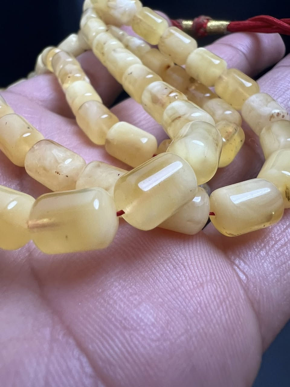 من الخامات الســـــوبر القشطة وعسل 
كصة كويــتية مرتبة 
عـــدد الحبات 63 حبة 

خام واحد لون وجمال وقدم 
الـــوزن 31 غرام 

راسلني عل الخاص لطفا 

أو الاتصال ***********

موجود واتساب عل هذا الرابط 

‏مراسلة احمد الربيعي الصائغ كهف الاحجار عبر واتساب. https://wa.me/message/OEI26QOEYZ7TO1
