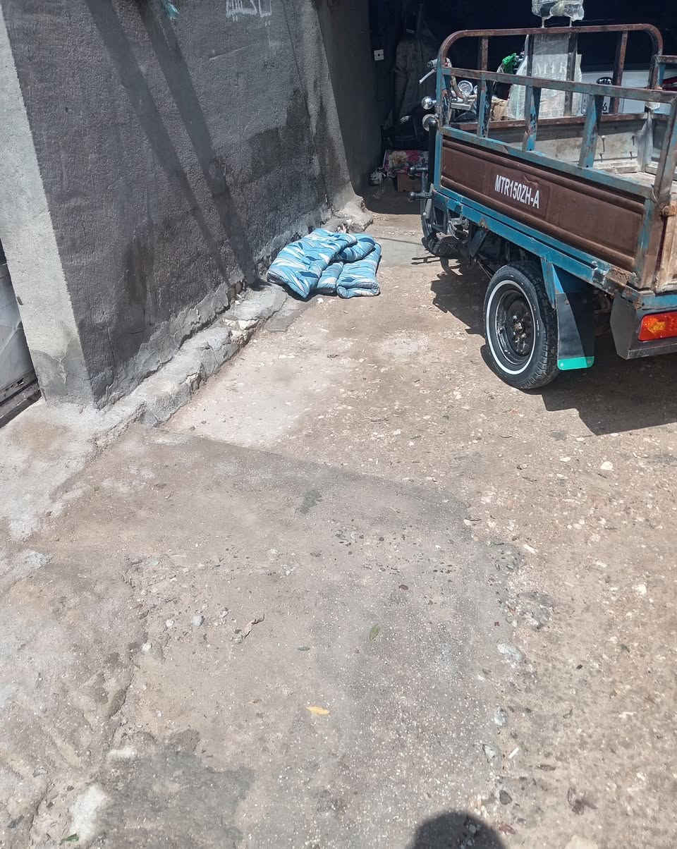 ستوته للبيع موديل 2014
مكفوله كفاله عامه اوراق صولي كهربايات كلها شغاله الشراي يتصل علا الرقم ***********
