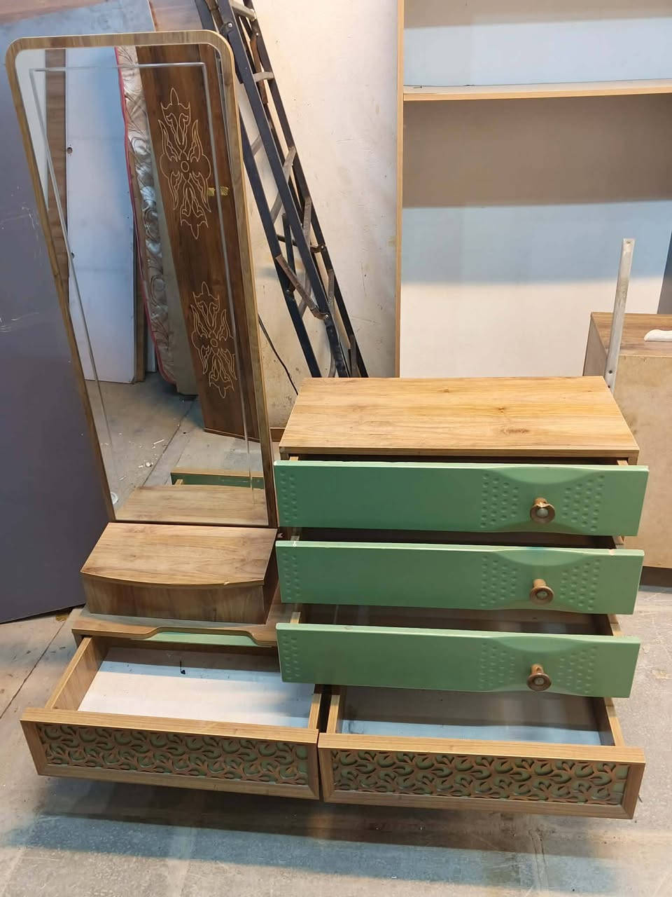 غرفه نوم تركي.نظيفه جدا.السعر 375مع شد ونقل الحجز واتس***********
