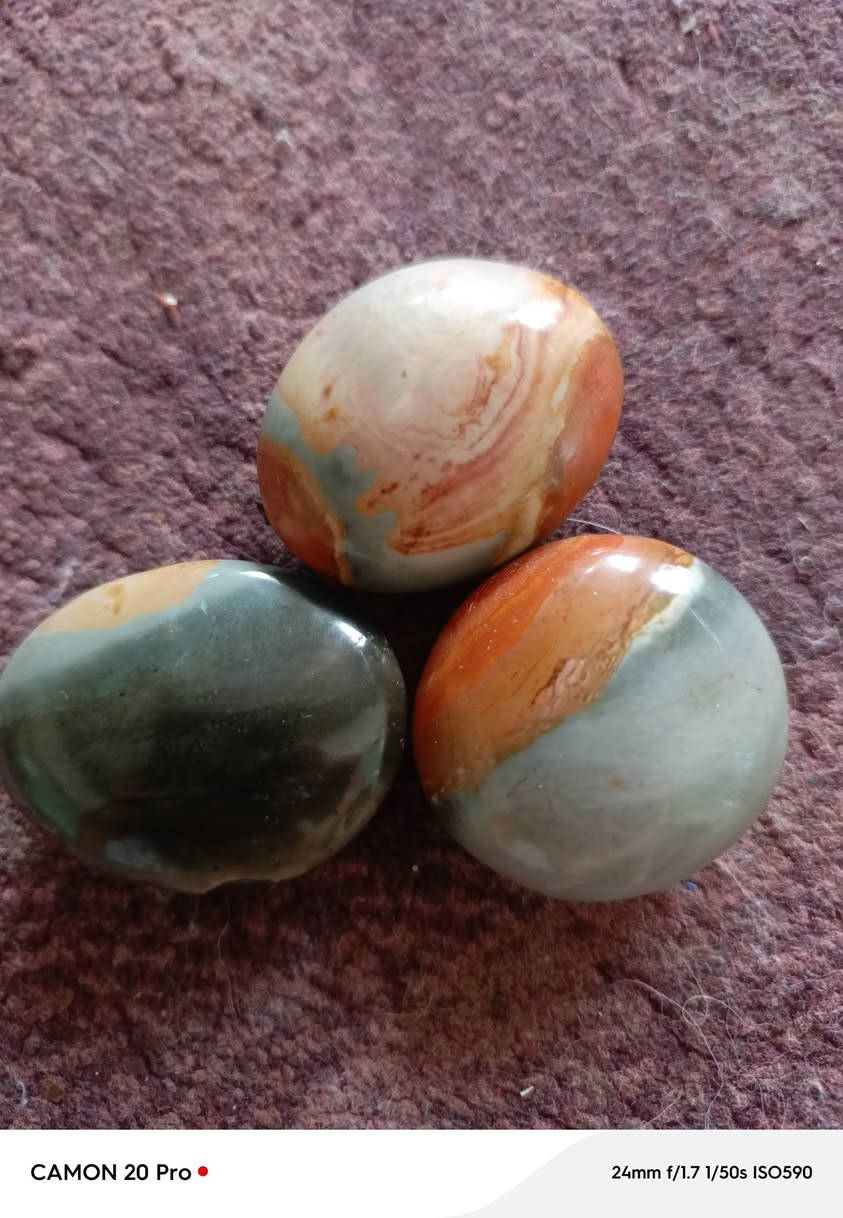 السلام عليكم
حجر طلعلي بالامزون ما اعرفه شنو امكن عقيق طبيعي او تسون منه محابس امانة الله ورسوله ما ادري شنو 
الي يعرفه ينطي سعر وبالعافيه عليه


**إذا كنت صاحب هذا الإعلان وتريد حذفه لأي سبب، رجاءا أرسل رسالة إلى الدعم الفني**