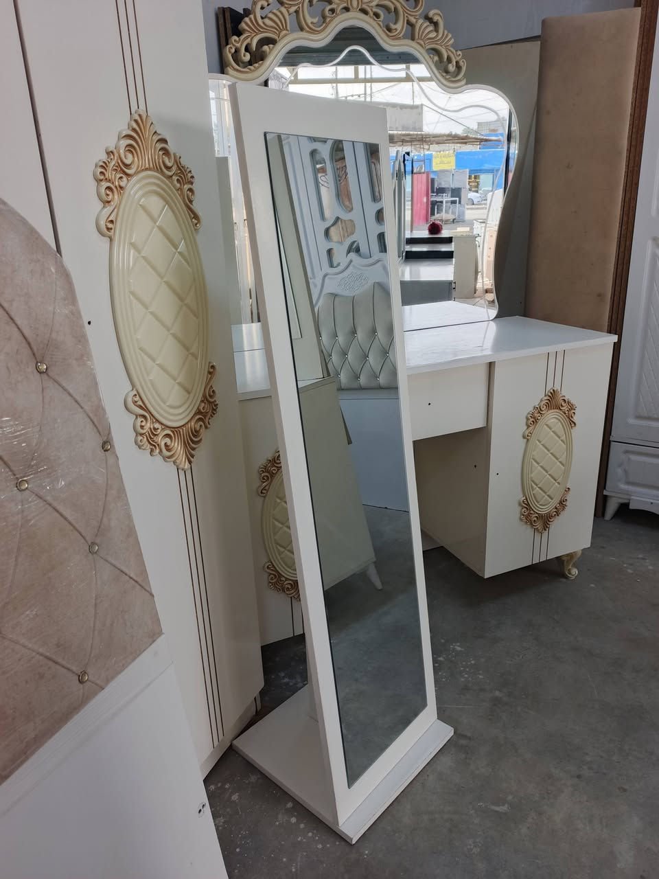 غرفه نوم متكونه من ثمان قطع ما ابي عين سعره مناسب على الواتساب اتواصل   ***********
