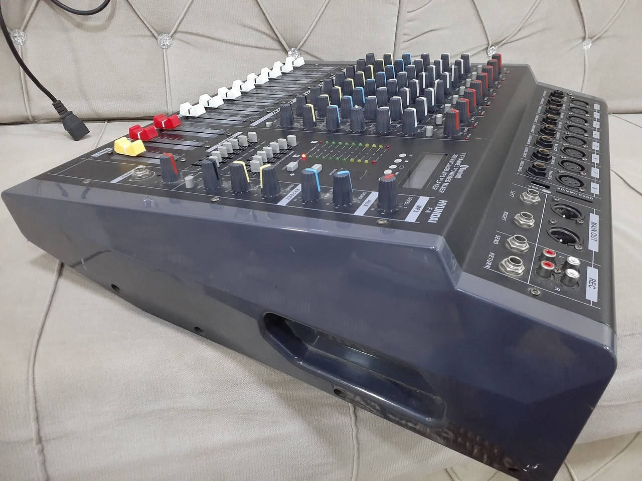 مكسر هونداي للبيع
السعر 190  الف


**إذا كنت صاحب هذا الإعلان وتريد حذفه لأي سبب، رجاءا أرسل رسالة إلى الدعم الفني**