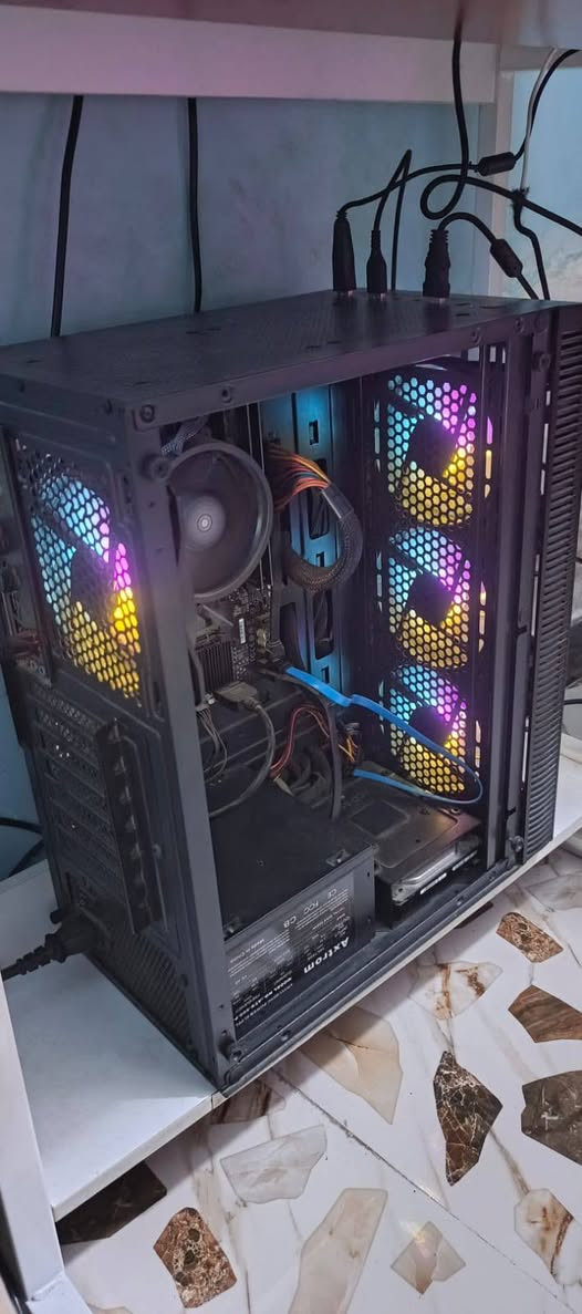 Ryzen 5 3400g  .معالج
Samsung (2x8) 16gb ddr4 3200mhz . رام

 B450m h .موذر بورد

 Hdd:toshiba hdwd110 1000gb

  Ssd:twinmos ssd 120 gb

، بدون كارت شاشة ،  المعالج مدمج  ،  السعر ٣٥٠ ألف وبيها مجال قليل  

 البيع الكيس فقط

   العنوان الغزالية ***********
