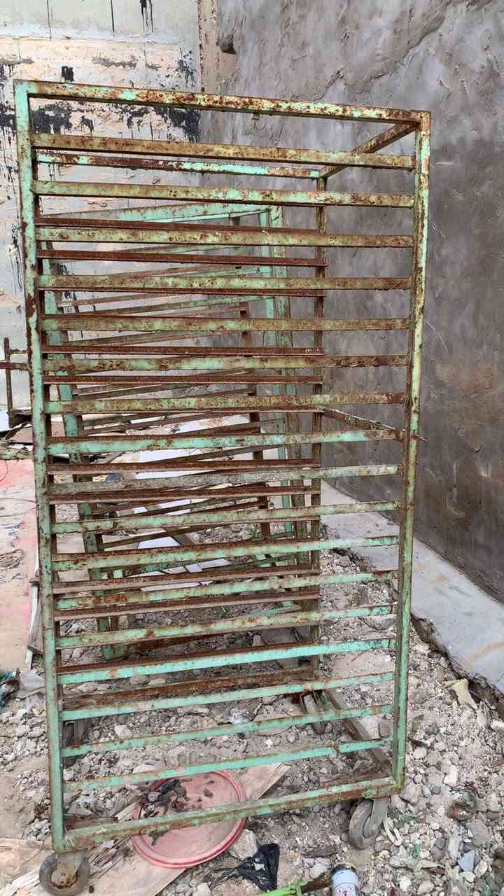 السلام عليكم
طاوليات كبار مال فرن دوار مستعملات للبيع القياس ٩٧ في ٧٤ وعرباين مال طاوليات وسط عدد ٤ العنوان الشرطه الرابعه ***********
