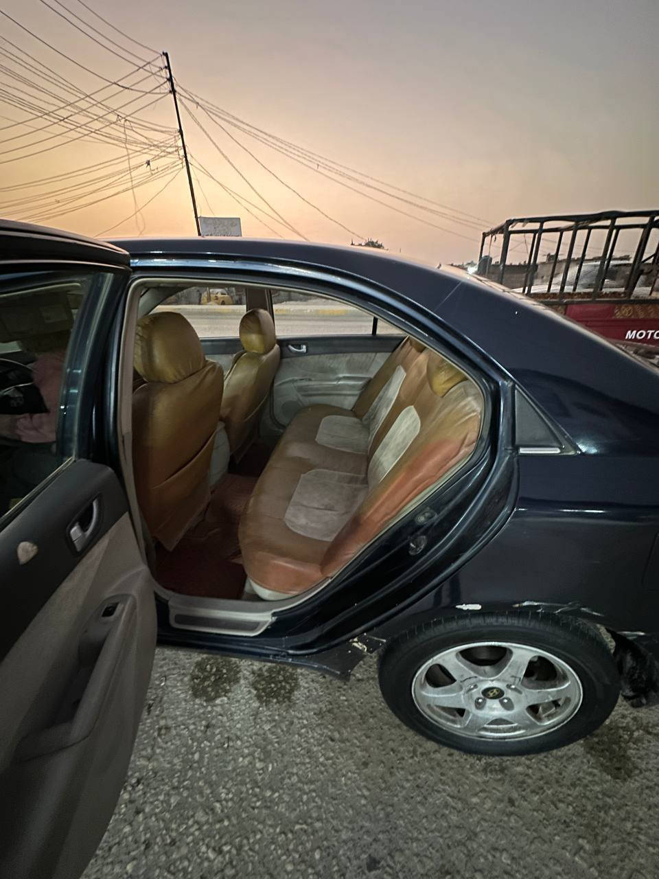 سلام عليكم سوناتا موديل 2006سياره خير من الله كير ومكينه كفاله مصبوغه حزام سياره وارد امريكي ضربته باب وجاملغ خلفيي وكشره كدامك يحتاجله ترتيبب سياره بأسمي مداور بنفس اليوم سنويه 2028  *********** عنواني كربلاء حي سلام يم محطه باب الكفيل سعره 83وبيه مجال حك الجيه
