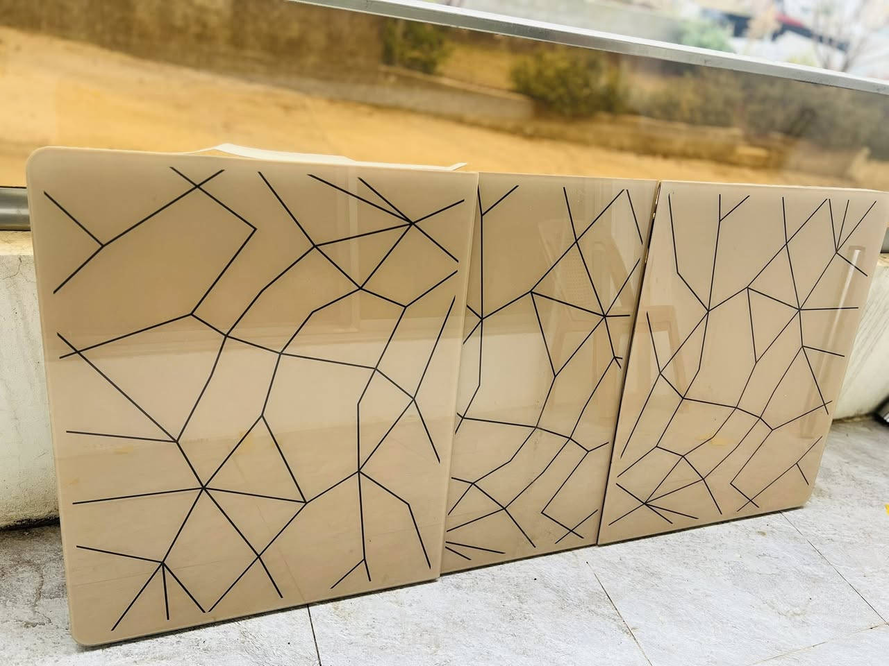 ميز طعام ،بدون كراسي ،مستعمل قليل ،فقط بدون كراسي ، سعره (35 الف) ،عنوان دهوك حي العسكري اعلى  شراي علق واجيك خاص او اتصل او واتساب ***********
