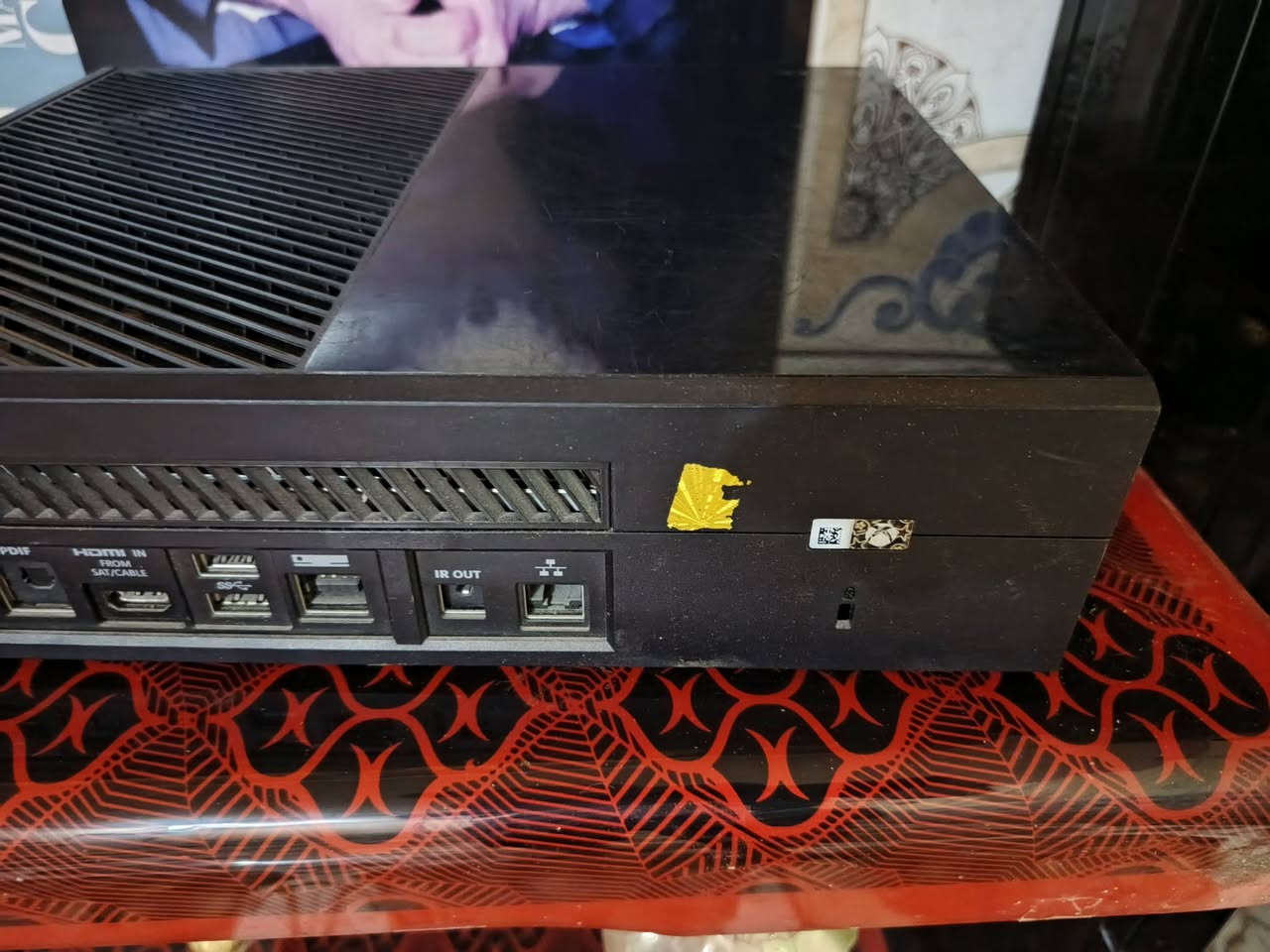 للبيع اكس بوكس ون فات كامل الملحقات مع حساب متروس العاب ومع واير Hdmi اصلي 
بسعر 90 الف المكان الغراف 
واتساب***********
