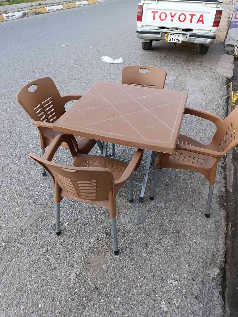 ميز طعام اخو جديد ويه 4 كراسي سعره بلاش 65 استفسار اتصل ***********
