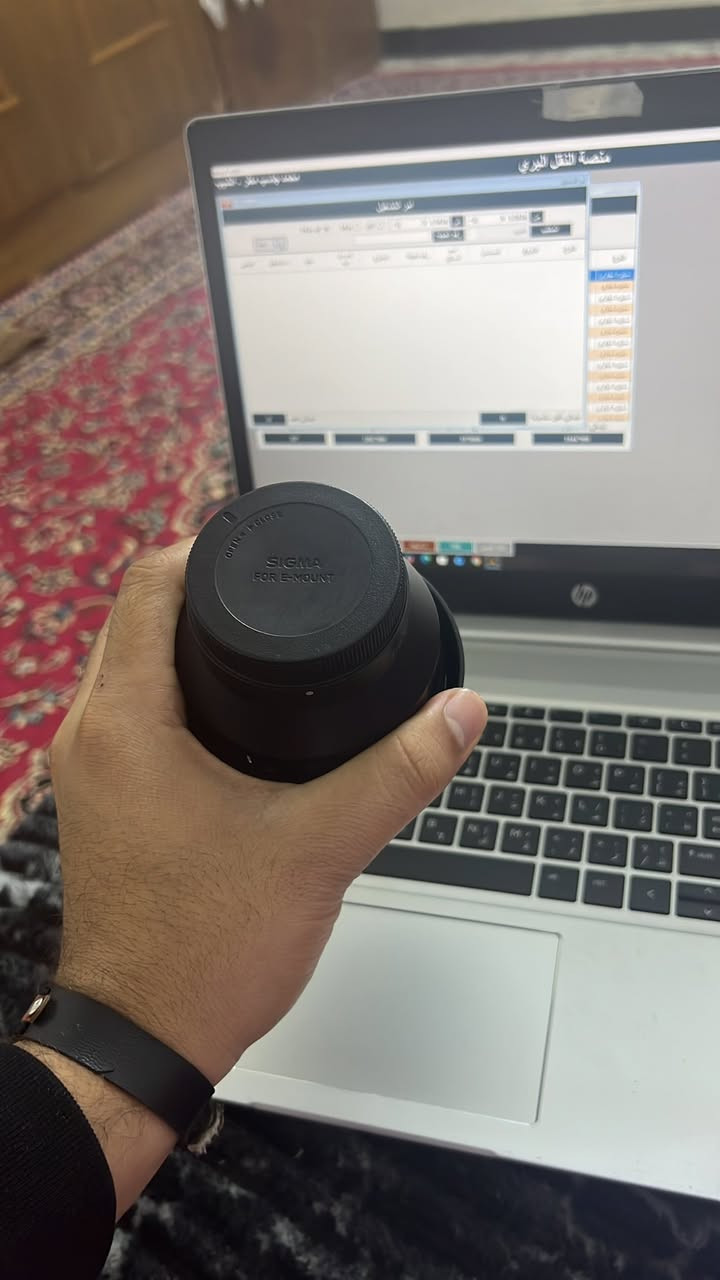 بسبب شخص ناقص تدزهه اله توصيل ويختلف عليك …..أعيد النشر  عدسة 85 ملم فتحة 1.4 عدسة نظّفيه وشغله يجنن غنيه عن التعريف وموجود توصيل محافظات 
***********
