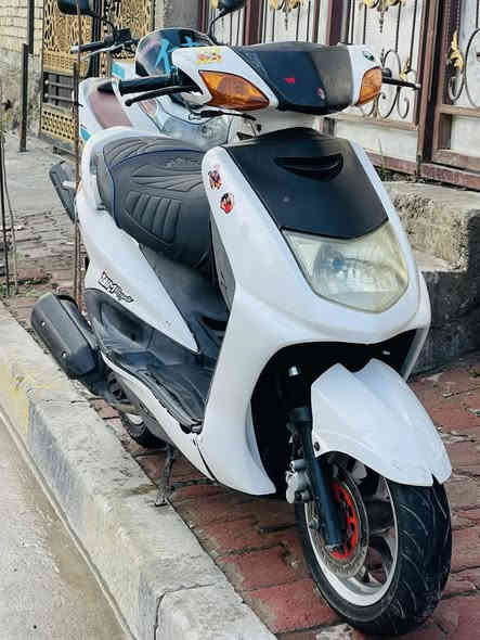 السلام عليكم
للبيع ( سكنس ) دراجه كامله وما بيه اي نقص.
محرك مكفول كهربائيات كله شغاله عليه ادامه
تاير خلفي تاير امامي دهن ام زويل شوته دسكات 
قايش جديد درجه كامله وما بيه اي نقص ( مكان ) 
بغداد ( الحسينيه) سعر ( ٦٧٥) وبيه مجال شراي اتصل 
وادلل *********** / 👍
