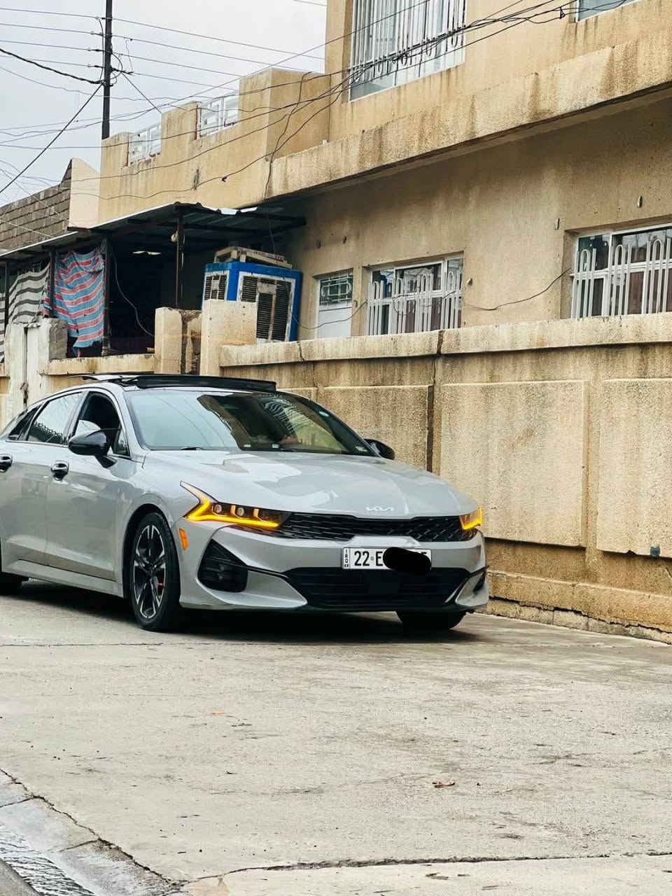 للبيع
K5 GT-Line موديل 2022، 
لون سمنتي 
ماشية فقط 54 آلاف ميل 
 باسمي رقمها اربيل الجديد 

📌 المواصفات:
• محرك 1600 تيربو اقتصادي وقوي
• تشغيل بصمة + تشغيل عن بعد
• شحن لاسلكي للهاتف
• شاشة كبيرة 
• رادار جانبي وخلفي + مراقبة النقطة العمياء
• رادار الخطوط + قيادة ذاتية عالخطوط
• مقاعد جلد احمر + كرسي كهرباء
• ستيرن حرف D + كير أوتو وعادي
• أنظمة قيادة (Smart - Normal - Sport - Custom)
• مانع انزلاق + نظام ABS
• AUTO HOLD + AUTO BRAKE
• شاشة أعطال + كشافات أمامية + لايتات LED ثلاث عدسات
• نظام ملاحة + خرائط مدمجة
• حساسات كفرات + إشارات مرايات
• أندرويد أوتو وايرلس + AUX + USB + بلوتوث
• تحكم كامل من الستيرن
• ويل كروم لون مميز
• بانوراما
+طخم تاير استخدام شهر يعني شد جديد 

🚗 الحالة:
[  ]  • ماشية: 54 آلاف ميل  فقط
• الضرر: جاملغ امامي ايسر صبغ  وجاملغ الامامي يمين بي بارد، 
•صور الضرر مرفقة

📍 الموقع: الموصل /نينوئ
السعر  💸 
(185$) وبيها مجال 

للاستفسار ***********
