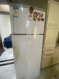 ثلاجة هي هاي كدامك ما بيه اي خلل أو عطل بس يدة مابيه رايده ١٣٠ 0771642...