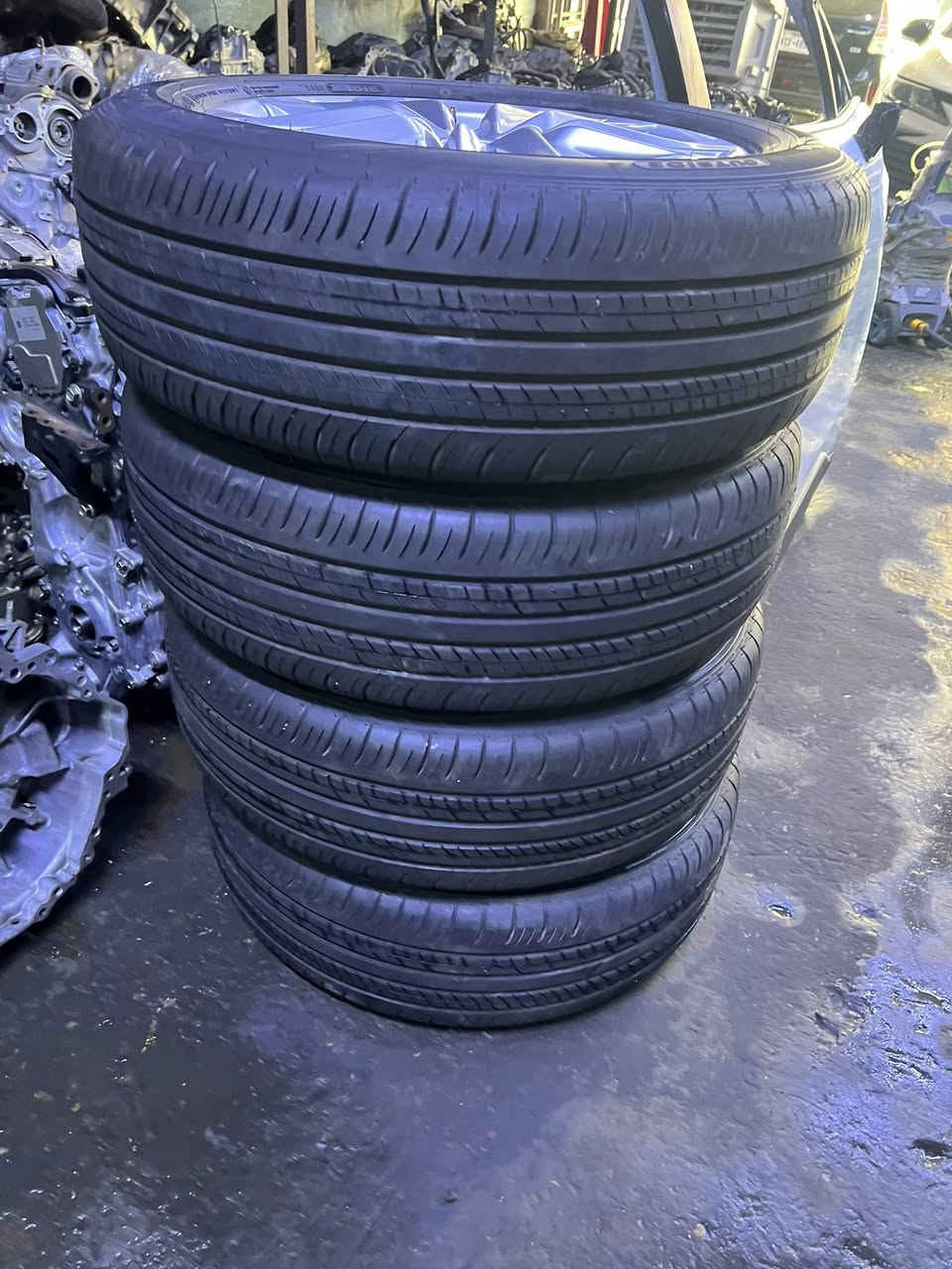 السلام عليكم
للبيع باب كورلا كروز وارد صيني لون ابلادي 

او اربع اوياله مع الحساسات ول تايرات اصلي تفصيخ
***********
