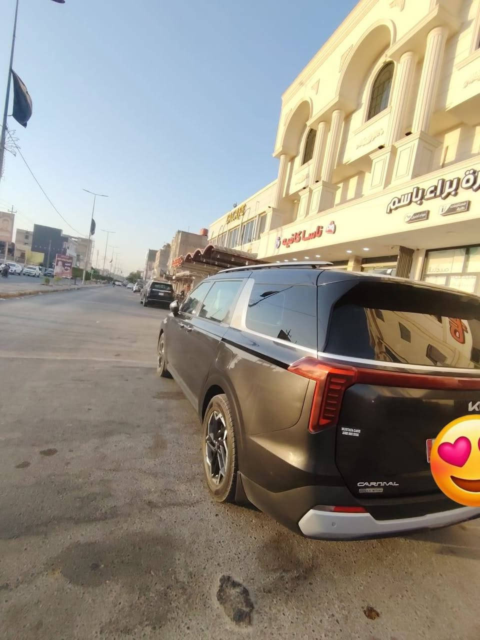 السلام عليكم
للبيع
كيا كرنفال خليجي 7راكب بانزين فقط أجره أربيل 
بأسمى تريد مداور تريد وكاله 
موديل 2025 جديده كلين

فول مواصفات ماعدا الفتحه
تبريد بالكشنات تحكم كشنات جهتين سايق وعبري
للاستفسار أكثر اتصل
***********
