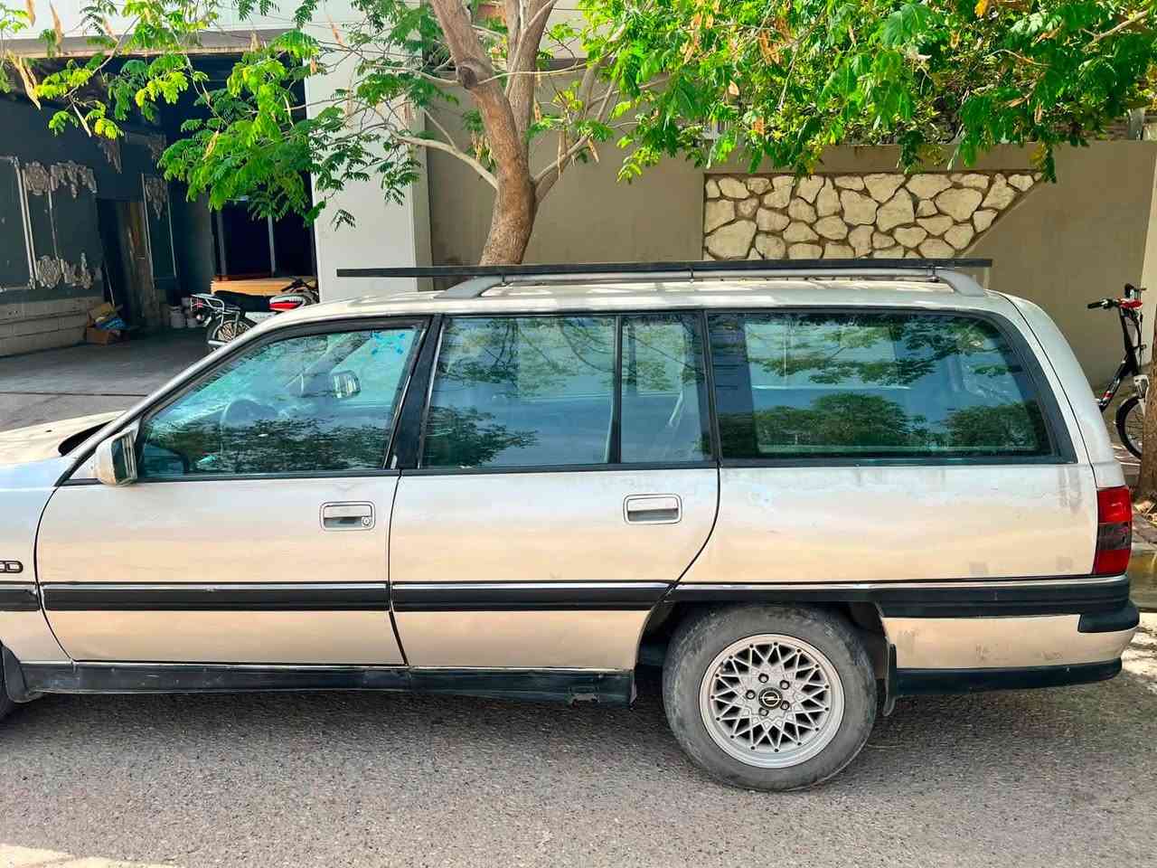 سلام عليكم اوبل اوميكا موديل 1992
دفتر بانزين بي رقم كركوك الجديد باسمي 
صبغ بلاد محرك 20 كير عادي 
مكاني كركوك شارع قدس 
سعر 35 وبيها مجال 
***********
