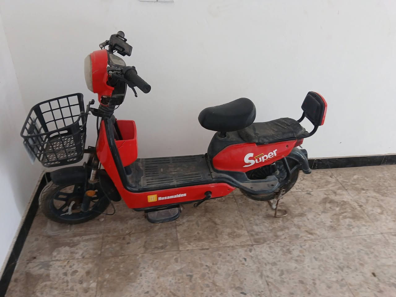 للبيع تشتغل بس متمشي السعر ١٠٠ واني خادم مكاني الأمين رقمي***********
