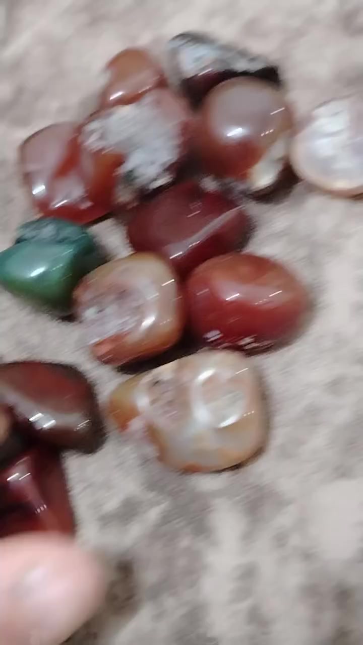 سلام عليكم مجموعه احجار عقيق قديمه  وبيهن سليماني ترهم كلايد ترهم محابس كل ثنين ب٥ م   عطف قديم رباني مشروط  سعره ٢٠ مع عطف لوي اكرر عطف لوي معروف شغله رباني شرط ذمه قديم سعره ٥٠

. كربلاء حي الوفاء *********** شارع ٢٠
