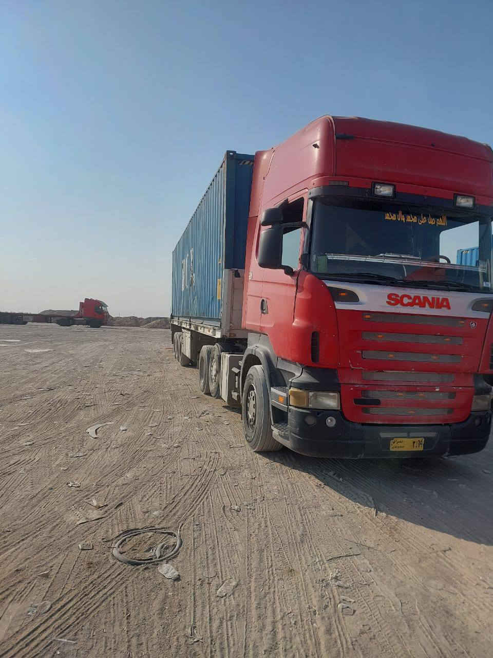 سيارة سكانيا للبيع موديل ٢٠٠٧ رقم صلاح الدين سنكل أمامي مكفولة قمارة وشاصي ومحرك وكير واكسل كير اوتوماتيك   عربانة حدادي طول ١٢،٥ تايرات الراس جديد وتايرات العربانه ٧٠% سعر بس الراس 135 وبي مجال واذا راس وعربانه 200 وبي مجال رقم التلفون *********** وان شاء الله التوفيق للجميع .
