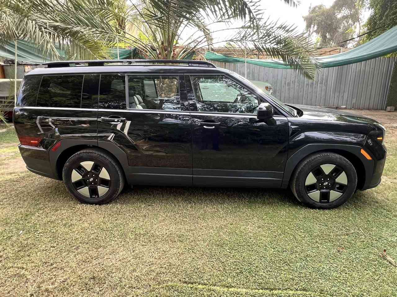 السعر ٢٣٠ ورقه وبيها مجال
سنتافي موديل 2024 هايبرد رقم بغداد للبيع 
ماشية ١١،٠٠٠ ميل جديدة بجم كبس
مواصفات:
رادر امامي
حساسات امامي خلفي
كشنات تدفئة وكهربائية
لايتات زينون ولد نهاري 
شاشة طويلة بيها العداد وبيها شاشة الوسائط 
حادثها بابتين مبدلة نفس اللون جهة اليمين وجاملغ مصبوغ وصور الحادث بالمنشور
مكاني بغداد الحارثية
للاستفسار ***********
