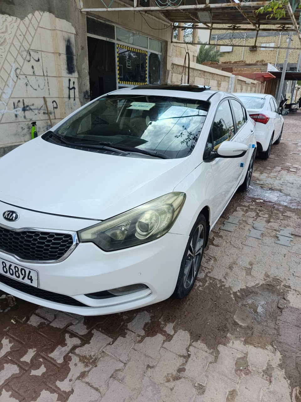 السلام عليكم
سيراتو موديل 2014
رقم بغداد باسمي فول ومكفول 
مكانه السماوه
مكينه ١٦٠٠٠
ماشيه ١٥٥
للاستفسار ***********
