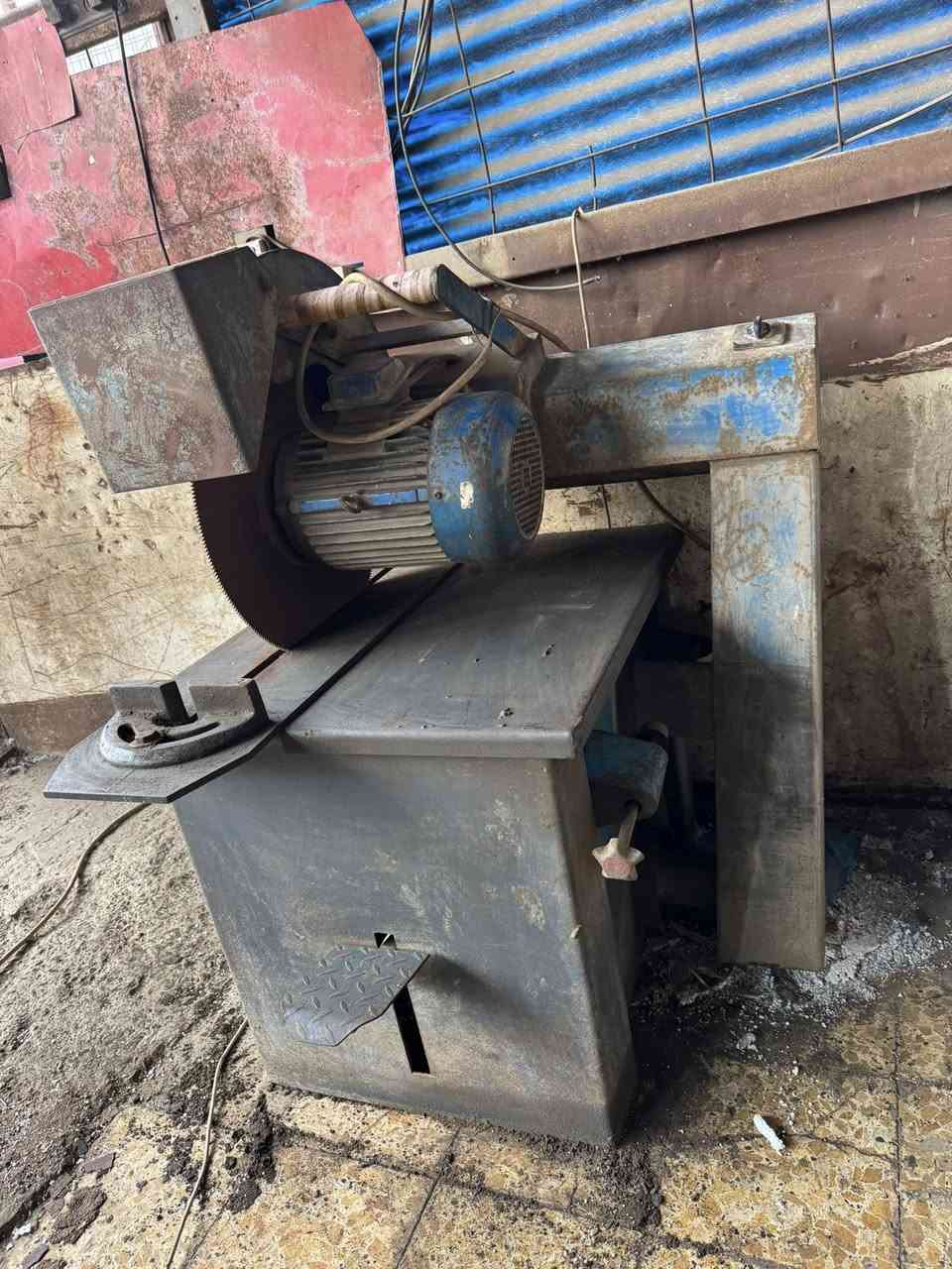 كتر للبيع نضافه فول السعر 750 مكاني بغداد مقابيل مجمع بسمايه ***********
