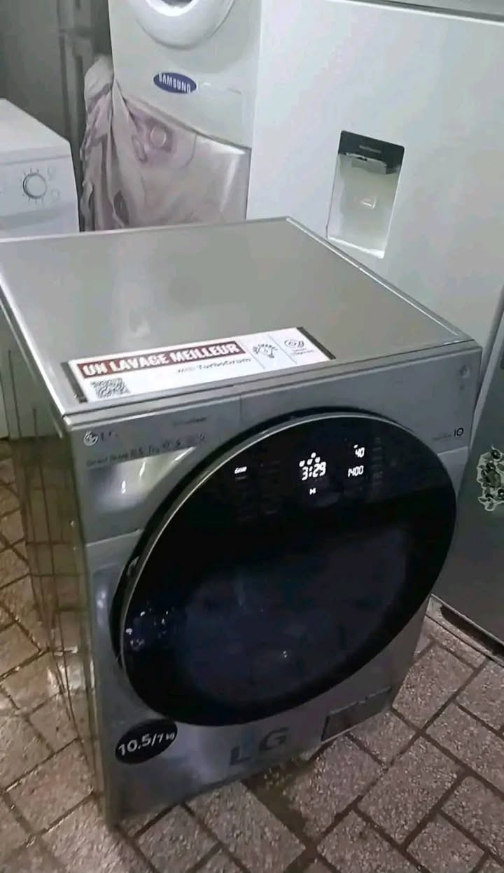 🌙👑 عرض فاخر VIP – غسالة LG الكورية الأصلية الذكية (10.5كغ / 7كغ) 👑🌙
للناس اللي تحب الجودة الحقيقية، مش غير الشكل…
هذه LG أصلية مصنوعة في كوريا 🇰🇷
يعني:
✅ عمر طويل
✅ قوة في الغسل
✅ راحة بال لسنوات 👌
💎 تكنولوجيا الملوك داخل غسالة وحدة:
📶 Wi-Fi ذكية
➡️ تشعلها وأنت مرتاح في فراشك
➡️ تتحكم فيها من الهاتف بكل سهولة 😴📱
💨 Steam / بخار
➡️ يقضي على الجراثيم
➡️ ينزع الروائح
➡️ ملابس نظيفة صحياً للعائلة 👶
🧼 Auto Clean (تنظيف الحوض تلقائي)
➡️ الغسالة تنظف روحها بنفسها
➡️ نظافة دائمة + عمر أطول
🛡️ Anti-Allergy / Anti-Bacteria
➡️ ضد الحساسية
➡️ مثالية للأطفال الصغار
➡️ تحمي اللي يتحسّسوا من الغبار والجراثيم 👶❤️
🌪️ TurboWash / TurboDrum
➡️ غسل سريع وقوي
➡️ تنظيف عميق حتى في الأوساخ الثقيلة
⚙️ Direct Drive Inverter
➡️ هدوء تام
➡️ قوة عالية
➡️ اقتصاد في الماء والكهرباء 💧⚡
🧱 هيكل كامل INOX ضد الصدأ
➡️ صلابة
➡️ مقاومة للزمن
➡️ شكل فاخر يشرّف أي دار 👑
🧠 Smart Diagnosis
➡️ تشخيص ذكي للأعطال
➡️ راحة في الصيانة
➡️ توفير في التكاليف 🔧
🌙🎁 هدية رمضان اللي تفرّح الزوجة فعلاً
💖 تنحي التعب نهائياً
🕰️ توفّر الوقت للراحة
🕌 تخليها تتفرغ للصلاة وقراءة القرآن
👶 وقت أكثر للأولاد والعائلة
🤲 والزوج يكسب دعوة الخير كل يوم
⚠️ هذه غسالة غالية لأنها تستاهل
❌ مش للناس اللي تحب الرخيص
✅ هذه للناس اللي تحب الراحة، الجودة، والفخامة 👑
📞 اللي يحب يكرّم زوجته في العيد = يتصل اليوم قبل ما تروح!
البيع عند كمال 
🎥 فيديو كامل لطريقة الاستعمال كأنك تجربها في منزلك — أول تعليق
 @super fans 
#غسالات 
#النساء 
#الملابس


**إذا كنت صاحب هذا الإعلان وتريد حذفه لأي سبب، رجاءا أرسل رسالة إلى الدعم الفني**