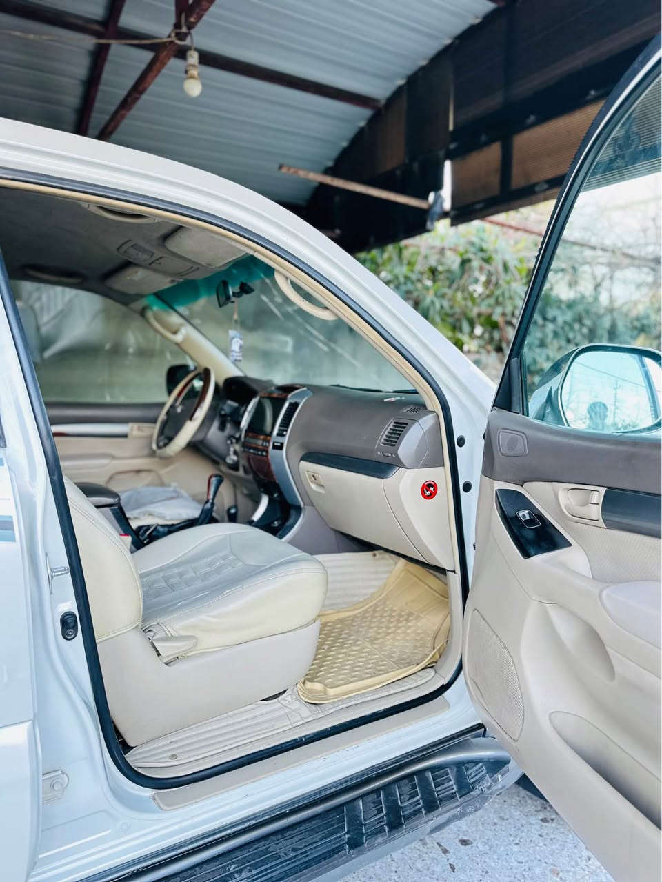 {بە ناوی خودا}
 ***********
پرادۆ ٢٠٠٨ چوار پستۆن بێ سبوخ بێ دەعم گێر تۆماتیک هەموو
 گیانی بە شەرت مەکینە گێر دەبل ئەکسل بە شەرت   چوار جام ئۆتۆ کوشن جلد بەرەدەرگا جلد  سێ ریز کوشن  سێ شاشە  توندو تۆڵی بە شەرت  سەیارەکە زۆر خاوێنە  رەقەم هەولێرە   نرخ ١٥٠$ معامەلە سوران, أربيل
