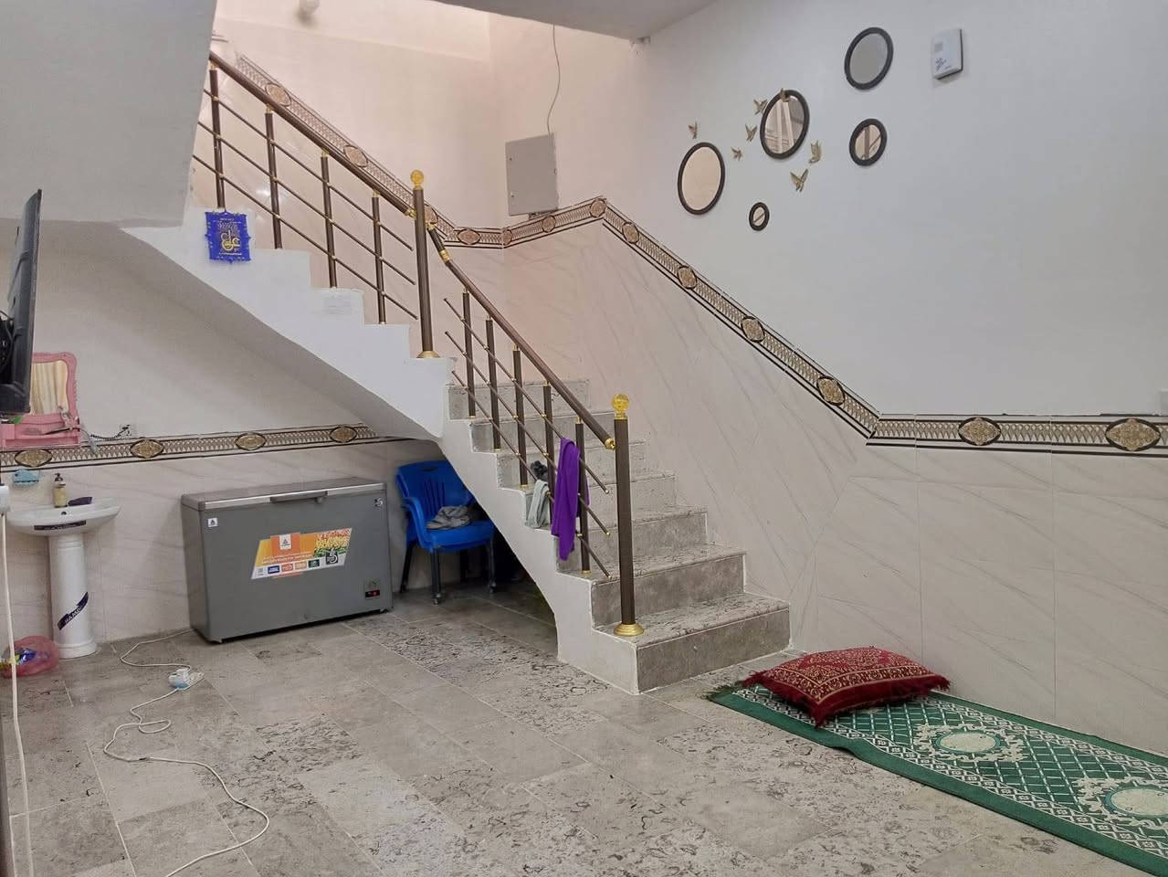 السلام عليكم دار للبيع في كربلاء المقدسة قرب جامعه الزهراء طريق كربلاء بغداد عمود 92  مساحه 100 م طابو زراعي سند25 قرار محكمة مع توفر كافة الخدمات ماء كهرباء مولد مجاري للتواصل واتساب ***********
