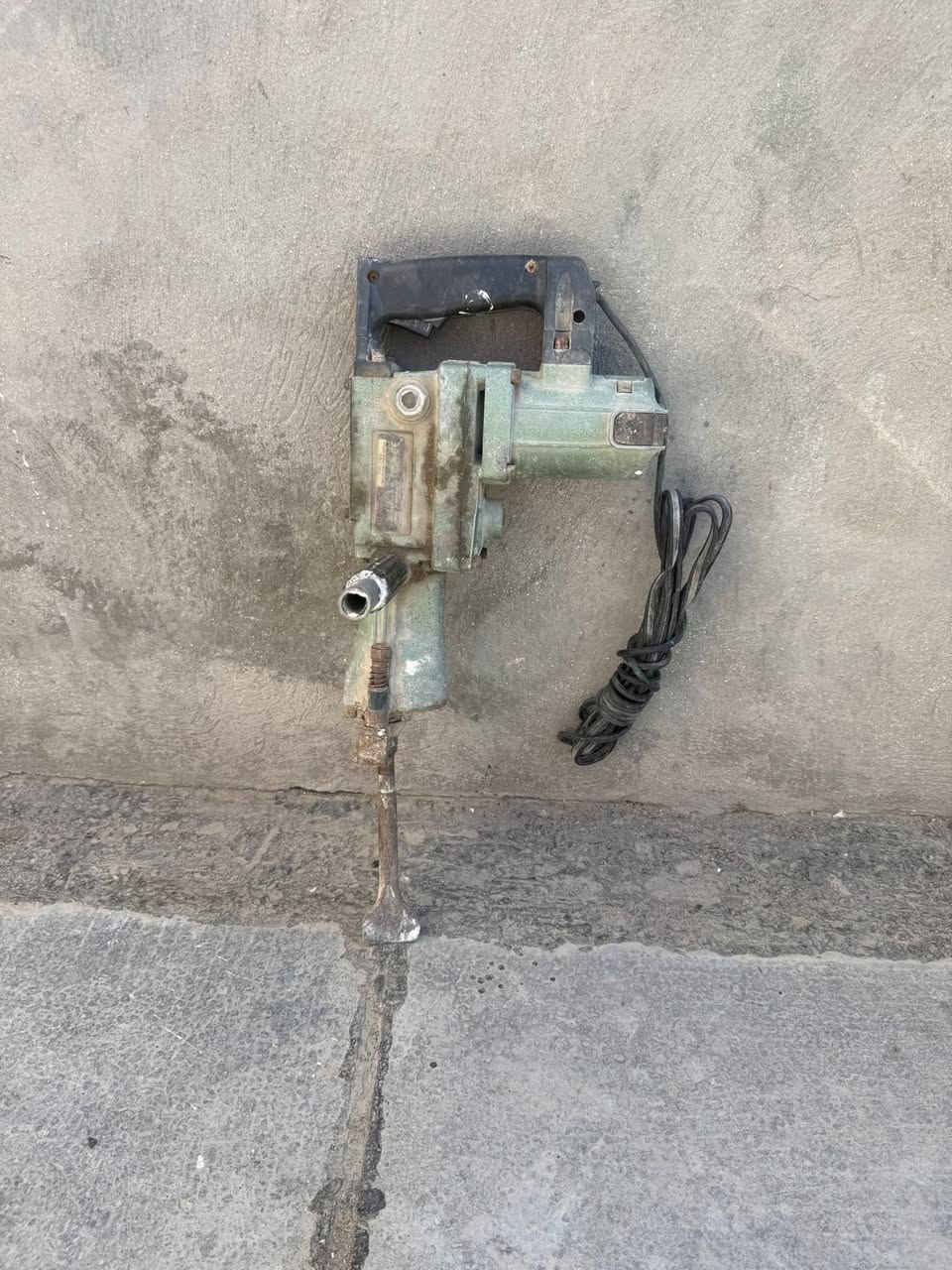 دريل للبيع السعر 50 مكاني بغداد***********
