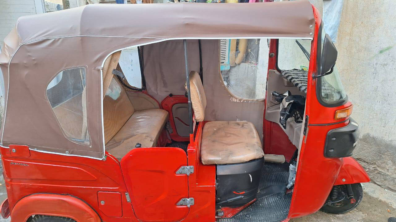 تكتك لبيع ٢٢ اوراق بيه نقص ورقه مكان كوت 
مكينه مكفوله من فتح وكشره مكفول صبغ ومعجون تكتك نضيفه مكان كوت تكفل حلال وحرام  كشر مكفول عام بيه بارد قليل 
سعره ٥٥٠٠
***********
مكلف بل نشر
