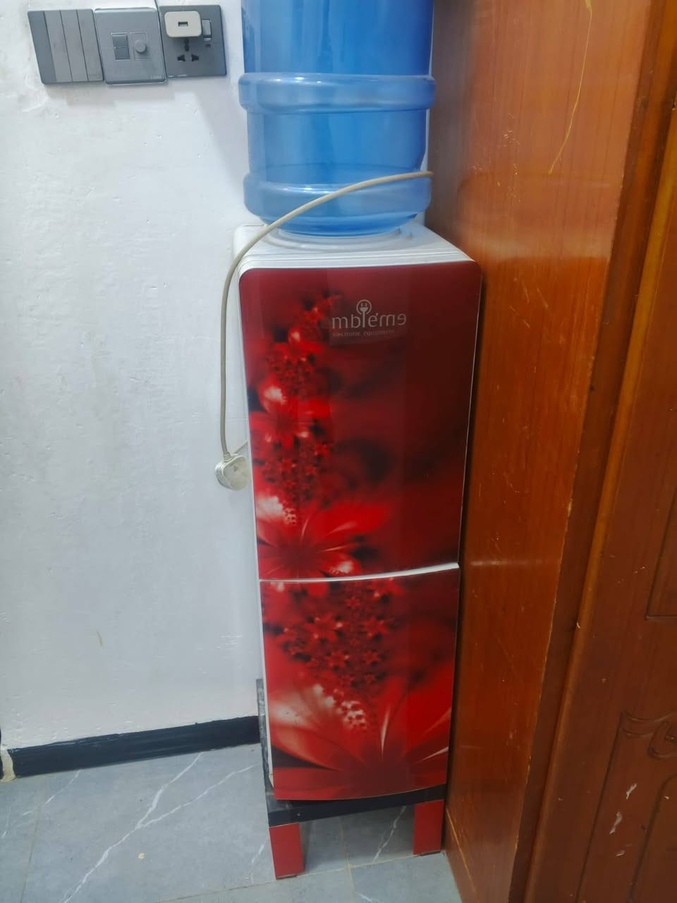 مبرده وسط شرط الشغل جديده استخدام قليل سعر 100 وبيها مجال للشراي 
براد شرط الشغل حار وبارد وبيه ثلاجه شرط الشغل السعر 75 
مكاني الاسكان الصناعي حي الجوادين


**إذا كنت صاحب هذا الإعلان وتريد حذفه لأي سبب، رجاءا أرسل رسالة إلى الدعم الفني**