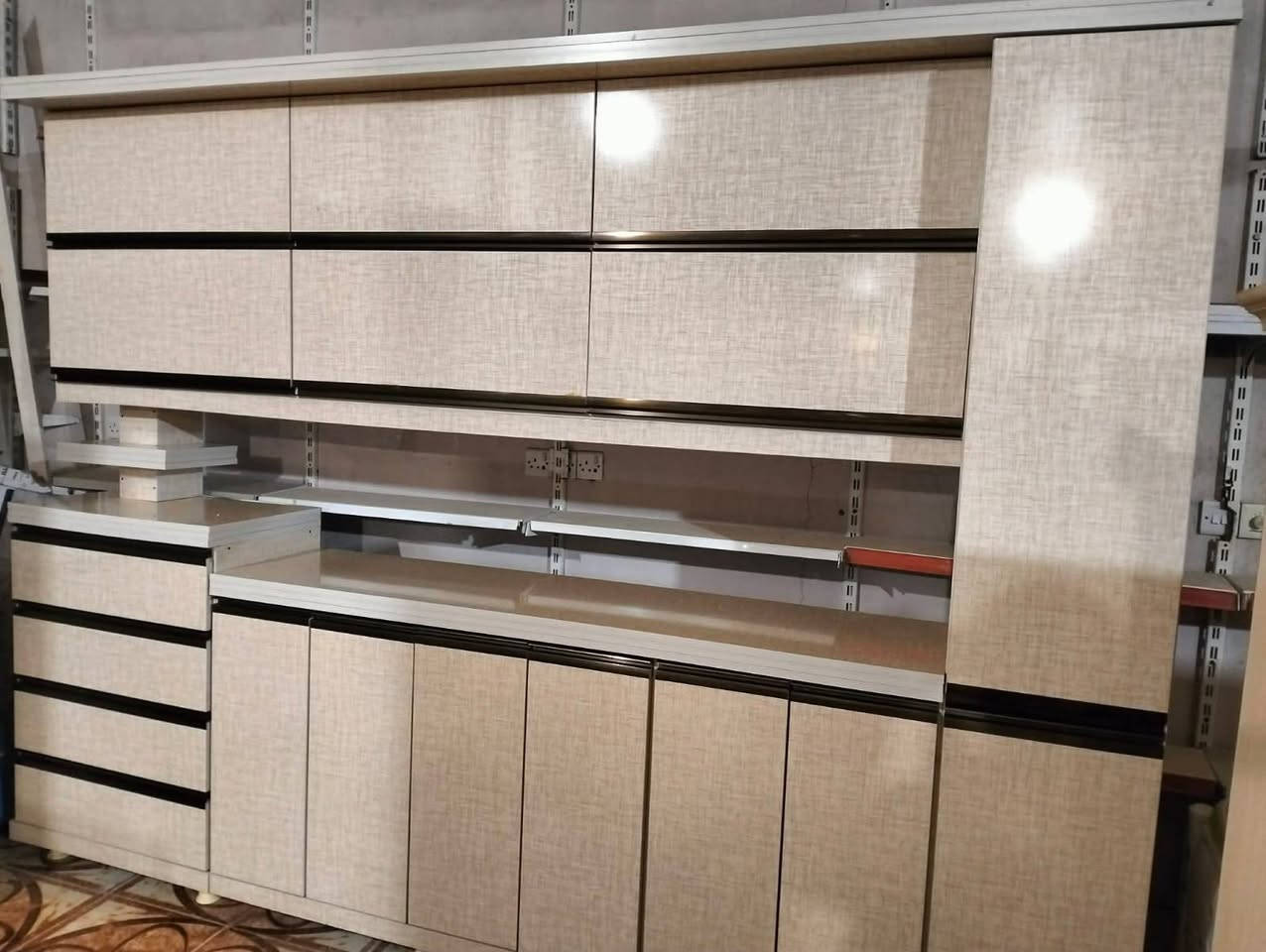 كاونتر خشب HDF قياس 3متر والسنك متر ونص كلش نضيف تفصال للاستفسار ***********
