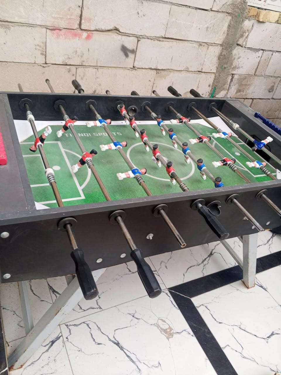 فيشة ميز بيبي فوت (baby foot)

"مال ونسة وكسر روتين ميز بيبي فوت (فيشة) خشب حجم جبير وثقيل، مو من هذا الخفيف اليتحرك باللعب!" 
النظافة: الميز أخو الجديد ونظيف كلش (مثل ما مبين بالصور )الحديد ماله قوي والمساند واللعابة كلها كاملة ومابيها أي نقص أو كسر.
الملحقات: العدادات شغالـة والكرات موجودة، يعني تاخذه وتلعب بيه فوراً وتونس الأهل والجهال بالبيت، أو تخليه بالمجلس (الديوانية) للجمعات،الجيم ، صالة الالعاب .
المكان: البصرة.
السعر: ١٨٠ وبيه مجال الي يعجبه ويدور غرض نظيف يتفضل خاص ومتواجد شوكت ما تراسلني. البصرة, العراق


**إذا كنت صاحب هذا الإعلان وتريد حذفه لأي سبب، رجاءا أرسل رسالة إلى الدعم الفني**