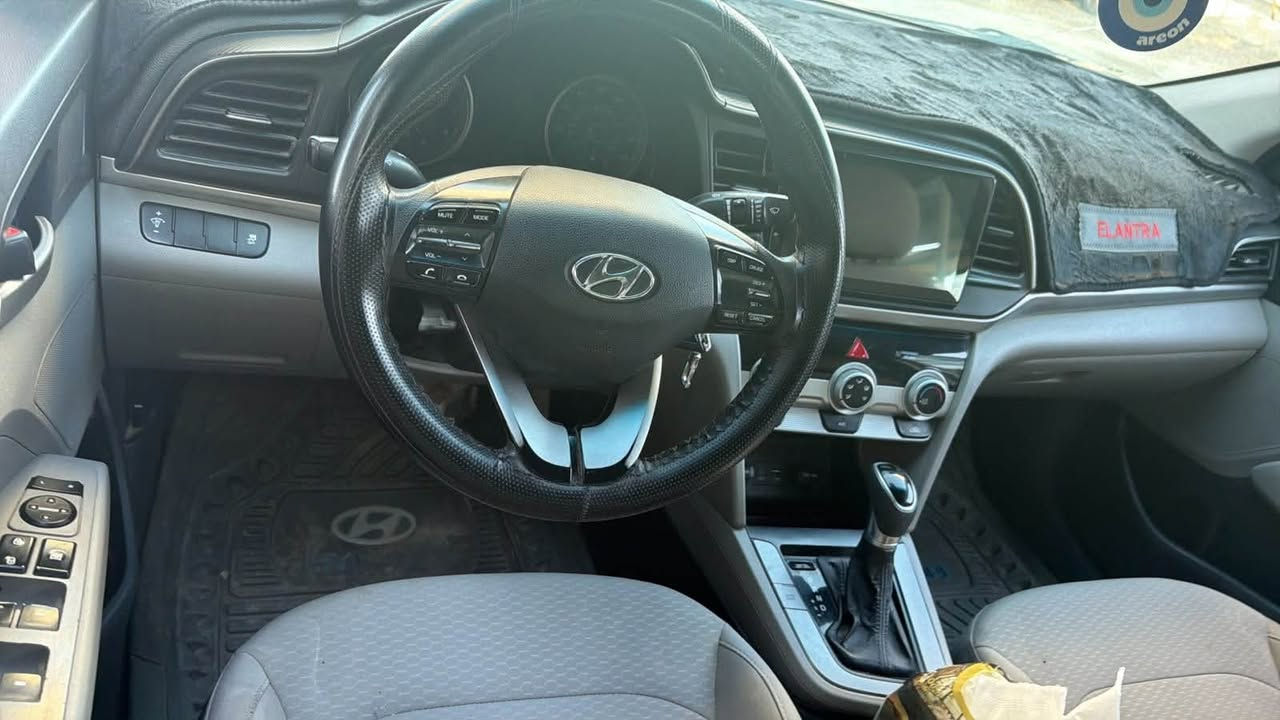 السلام عليكم 
النترا وارد امريكي موديل 2019
رقم بغداد انكليزي جديد
سياره بأسمي تحويل ثاني يوم
صلاحيه السنويه 2030
محرك 2000 دوش نص فول
كير اي تي ماشيه 164ميل
فول تحكم ستيرن 
شاشة وكامره خلفية
بدون حادث سرقه والسونار مرفق 
وبيه حادث قبل يومين مرفق بصوره 
بدون ايرباك
منظومه تبريد كامله جديده
تخم تايرات جديد
السعر 120 $$ وبيه مجال 
العنوان بغداد المحمودية
للاستفسار اكثر اتصل 
***********
***********
