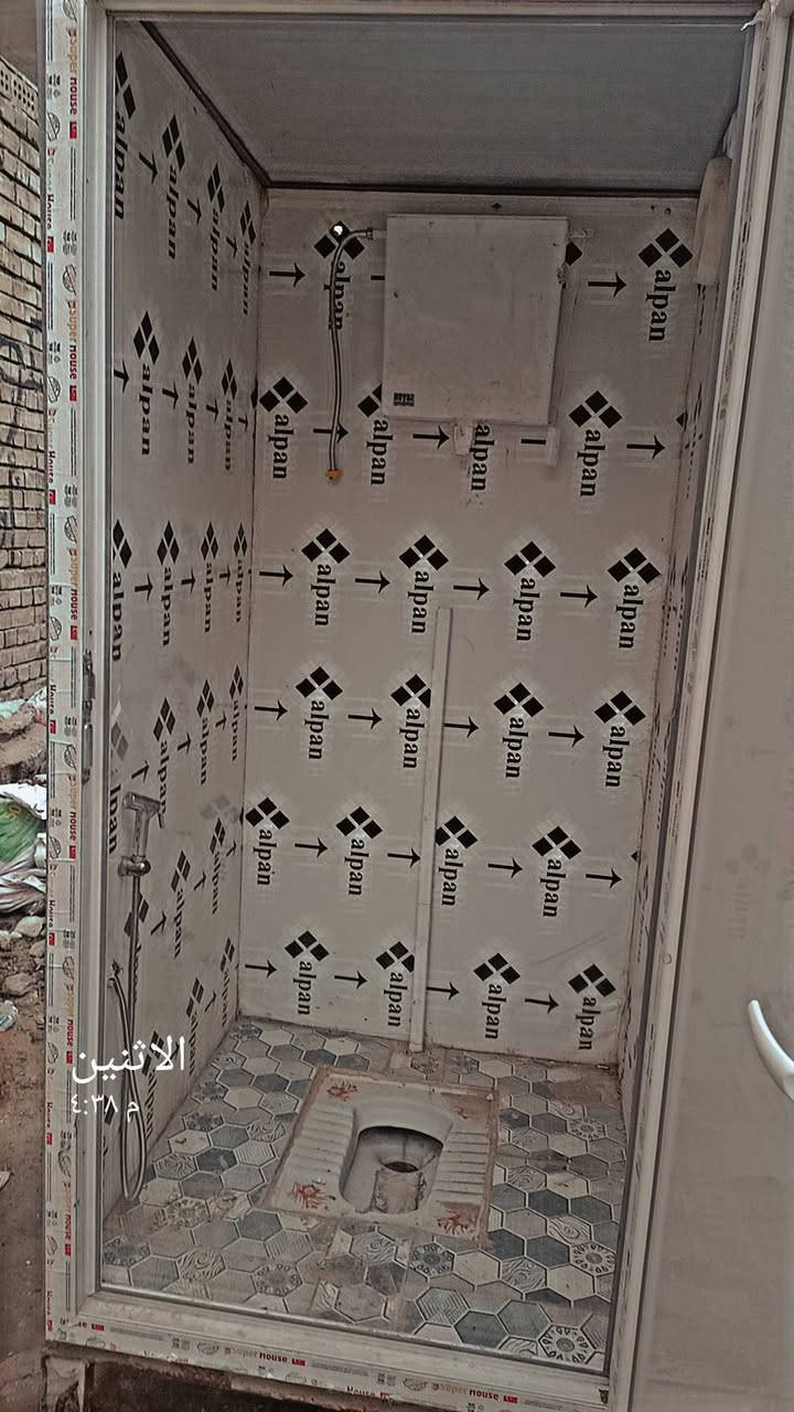 السلام عليكم ورحمة حمام للبيع كامل وجاهز من كلشي  نقطت كلوب نقطت كهرباء ساحبة هواء شطاف طراد ارضيه سيراميك      الموقع كربلاء نزلت الودي شارع القاضي 
***********
