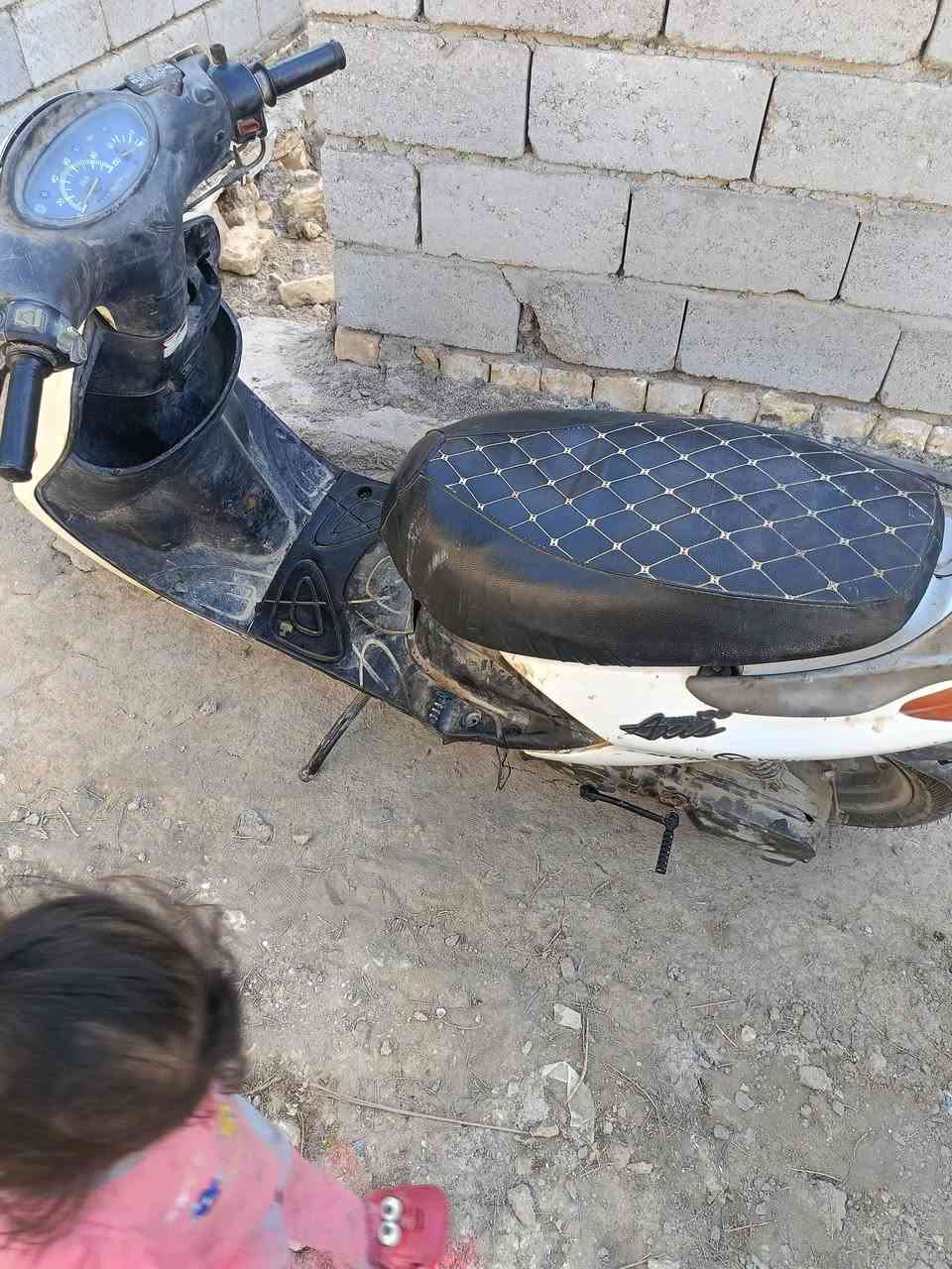 دولفين فحل كهربائيات شغاله نكره سلف وهندى والله من الصبح دكه وحده يشتغل توها مجفته صار 3 ايام .. ابيع كوم حديد وكفت عندي اليوم وبعد ما الي واهس اصلحها .. كوم حديد يعني كوم حديد الي يريد يقيم وما نختلف 
***********
