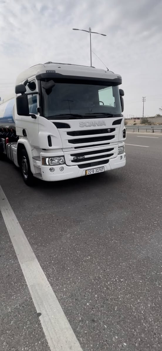 سلام عليكم تنكر سكانيه مديل2016محرك انجكتر خمسه بستم كير اوتماتيك عرجه بدون كلج 12نمره سياره فول مواصفات جوبلس امامي خلفي سياره جديده بمعنه لكلمه هزه او سنويه جديده سعر 430للستفسار اتصال ***********
