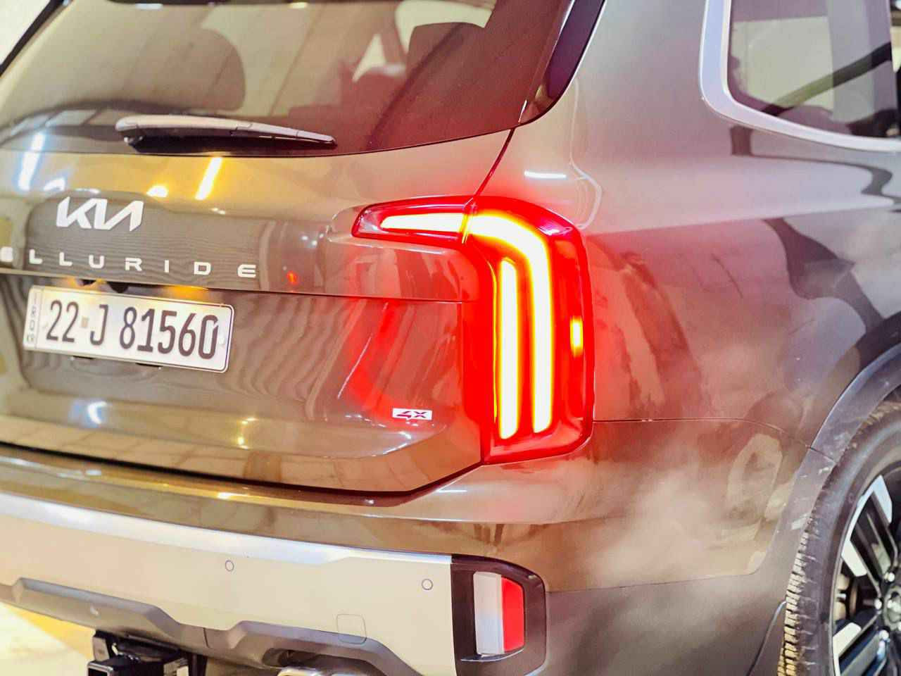 السلام عليكم 
كيا تيلورايد موديل ٢٣ وارد امريكي السياره كلين اعلى فئة sx prestige x pro
السياره بيها ٦ كاميرات داته شو كل الكشنات تدفئة تبريد رادارات قياده ذاتيه ماكو مواصفات مابيها ماشية 48 الف كيلومتر وليس ميل 
السياره صارت بيها طخه بهلال الجاملغ الخلفي وشويه الباب اللي جهة الصدر وانصبغت  على كدها بإسمي اني مرقمه مكاني حله المدحتيه
هاتف ***********
السعر ٣٤٠ وبيها مجال بسيط هاشمية, بابل
