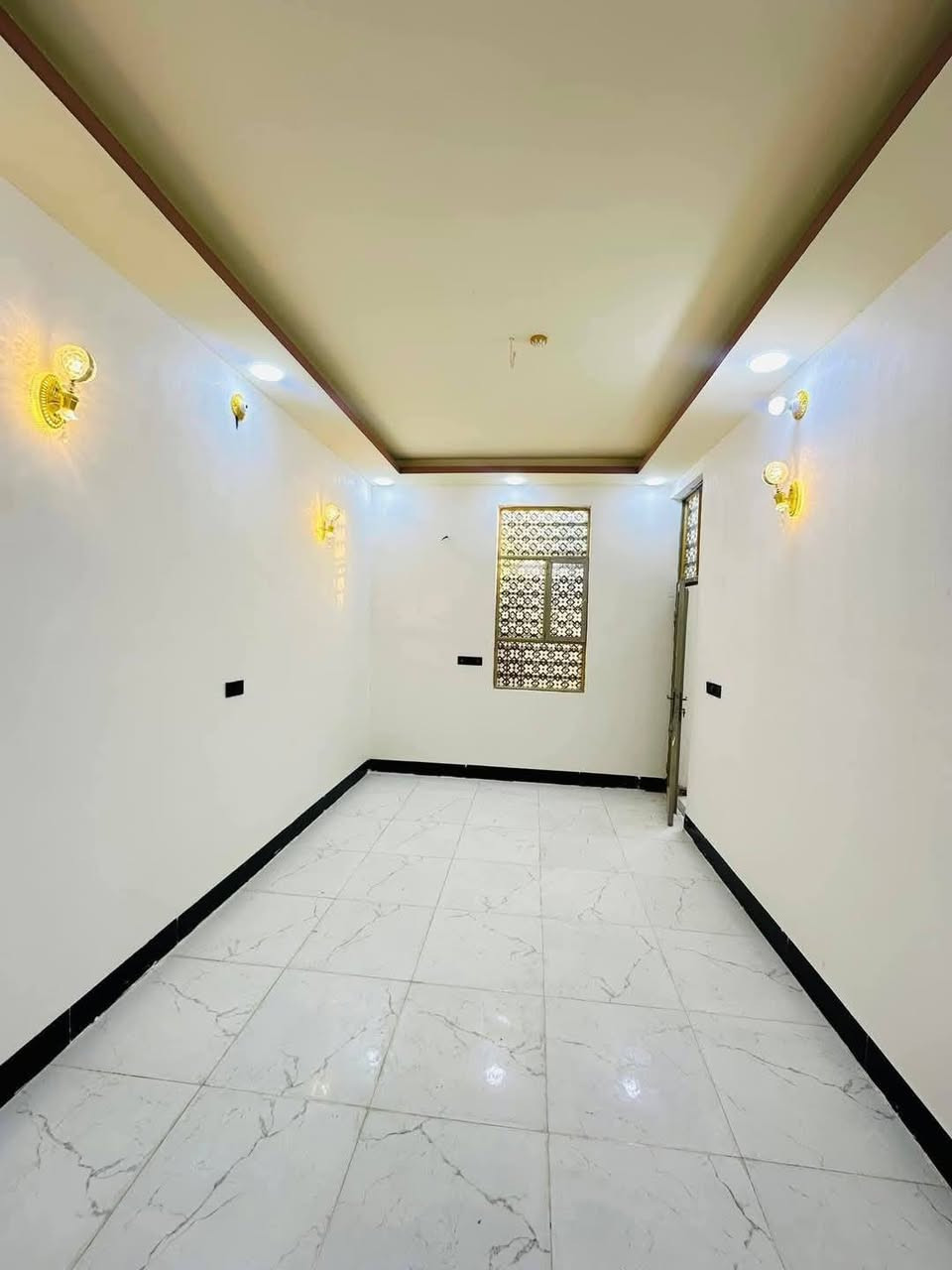 110 متر مربعه غرفتين للبيع طابو زراعي سند 25 قرار محكمه مرقم من قبل البلديه ومشمول بالتطويب
موقع مميز قريب من الشارع العام بالخط الاول مقابل ملحق قرية الغدير
بسعر 45 وبي مجال
للاستفسار اتصل على *********** أو مراسله واتساب
