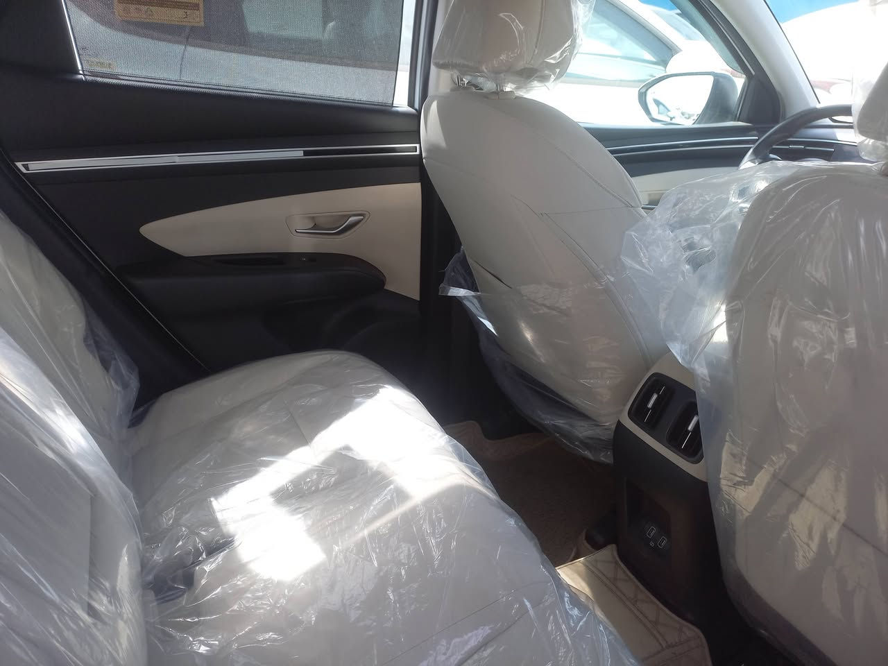 سلام عليكم اخوان هونداي توكسان موديل ٢٤ كفاله سياره جديده بصمه كشنات كهربائي ماشيه ٣٠ كيلو رقم بغداد بسمي سنويه لل ٢٩  اي استفسار اتصل على الرقم *********** مكان بغداد مدخل معارض البياع من جهة سيديه معرض حجي خالد سعرها ٢١٠ ورقه وبيها مجال بسيط اي استفسار اتصل موجود واتساب
