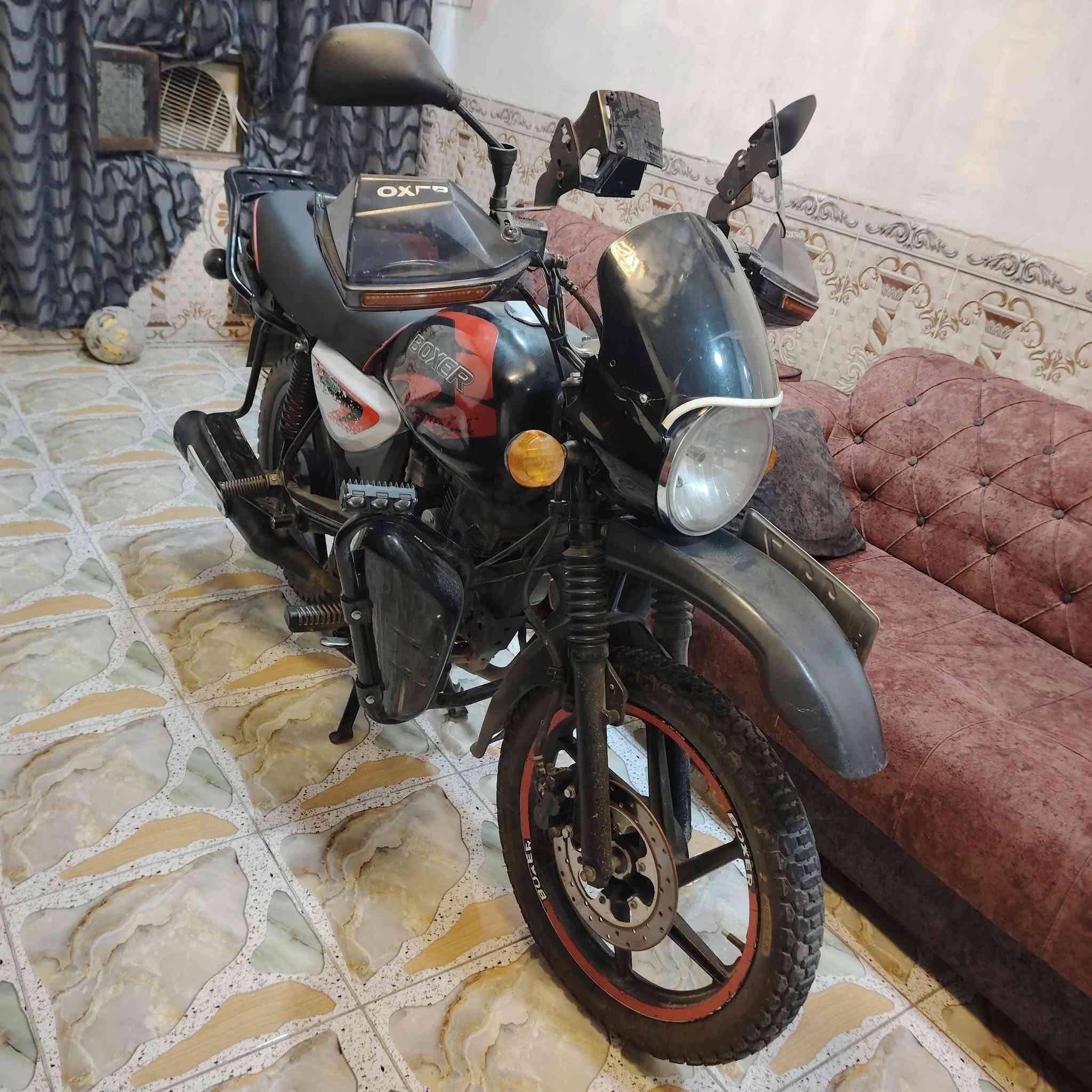 سلام عليكم بوكسر مديل 2023 رقم وسنويه مكينه مفتوحه بس من فوك يعني مابدل لابوشه ولا بستم سعر 2300 وهاذ رقمي *********** مكاني شهداء البياع
