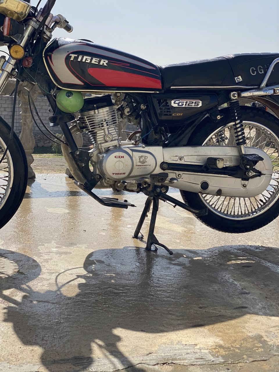 السلام عليكم موطور للبيع تايكر 2020 
ما مفتوح السعر 360 للتواصل ***********
