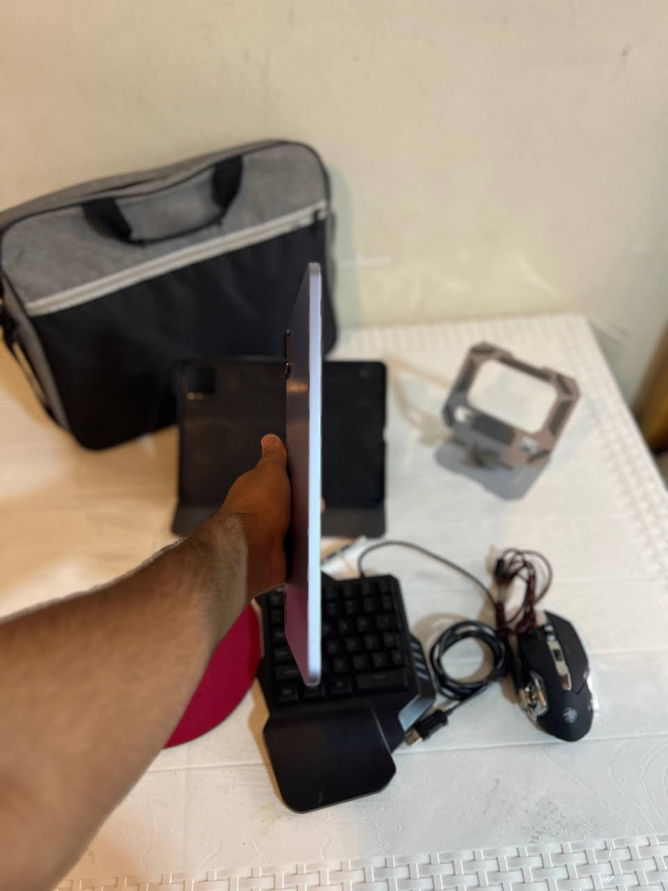سلام عليكم
Xiaomi pad 7
جهاز حيل نضيف مستخدم شي قليل 
رام 12+12 
ذاكرة 256 
144 هيرتز 
ببجي 90 فريم حقيقي
باكيت موجود شاحنة موجودة غراضو كاملة 
مع ملحقات 
ماوس ضوئي 
كيبور ضوئي 
ماوس باد 
ستاند للتاب 
جنطة 
توصالة للماوس ولكيبور 
جهاز حيل نضيف مستخدم شي قليل مكاني موصل 
سعر راسلني واتساب او ماسنجر وتدلل 
*********** مكالمة و واتساب
