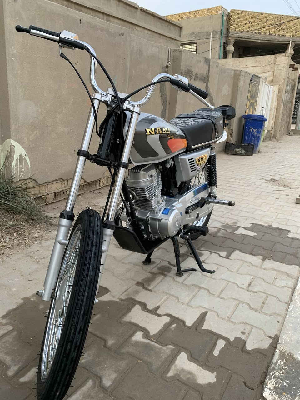 سلام عليكم دراجه للبيع 21 اصلي دراجه كلها بلاديه ماعدا دبلات خلفيه كفاله ماعدا تفيلس 7اوراق وكيل نوار دراجه خير من الله شاصي مكينه مطابقات دراجه مال مدرس وعدكم لحساب ماتعرف قيمتها لاتراسل خاص متواجد تصال متواجد رقم ***********
